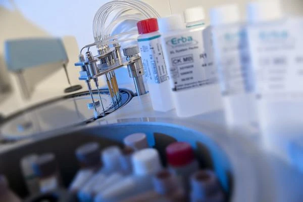 Avtomaticheskiy bioximicheskiy analizator Erba XL-200