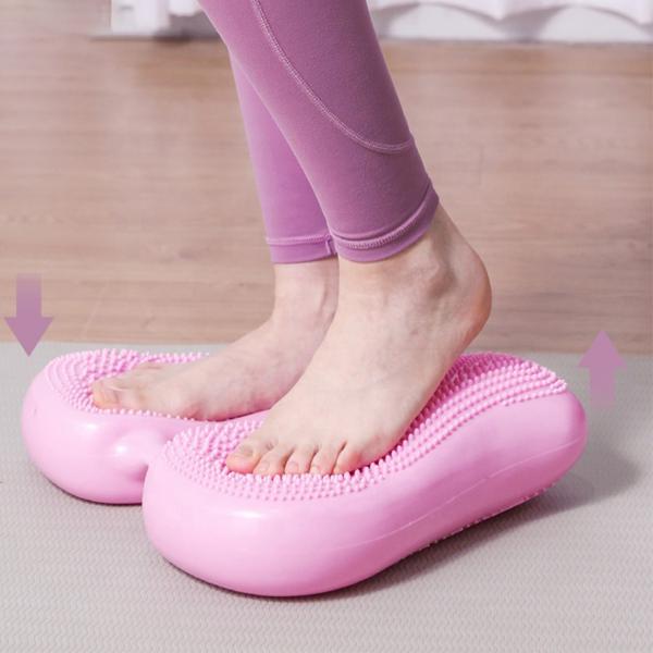 Balansirovochnaya naduvnaya podushka dlya yogi