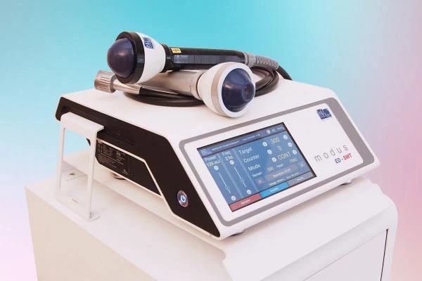 Udarno-volnovaya terapevticheskaya sistema dlya lecheniya erektilnoy disfunksii