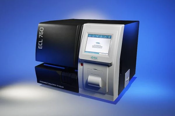 Кварцевая микропластина с 96 ячейками